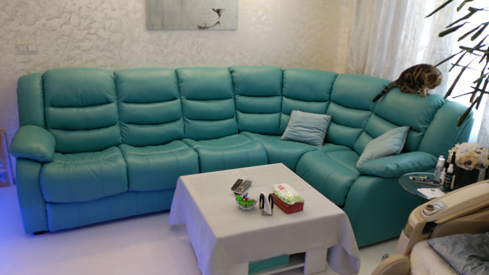 Перетяжка дивана на дому. Гостилицы